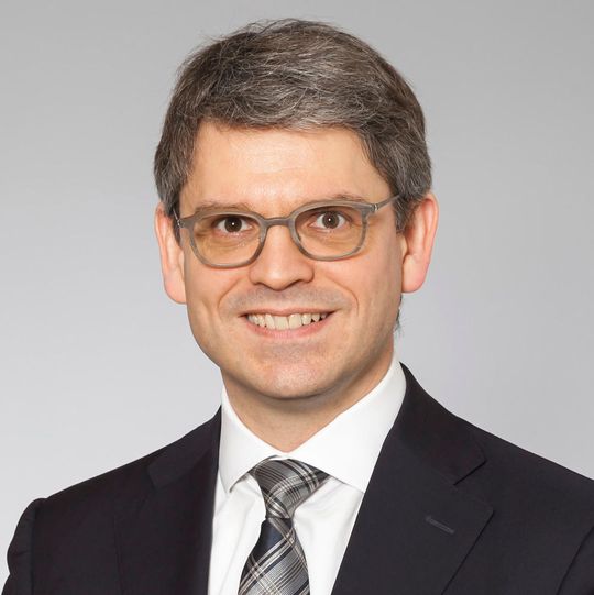 Tobias Brandis leitet ab dem 1. Januar 2017 den Geschäftsbereich Wacker Polysilicon von Wacker Chemie. Tobias Brandis leitet ab dem 1. Januar 2017 den Geschäftsbereich Wacker Polysilicon von Wacker Chemie.