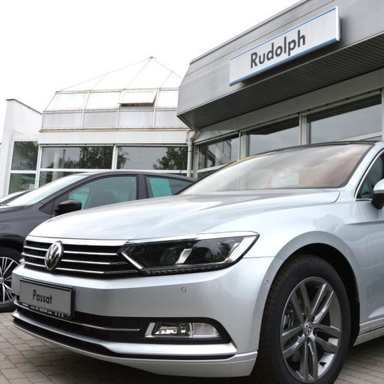 Das VW-Autohaus Michael Rudolph in Oelsnitz im Erzgebirge zieht im Onlinemarketing Nutzen aus der Positionierung als eigenständige Händlermarke und einem ergänzenden Bewertungsmanagement. Das VW-Autohaus Michael Rudolph in Oelsnitz im Erzgebirge zieht im Onlinemarketing Nutzen aus der Positionierung als eigenständige Händlermarke und einem ergänzenden Bewertungsmanagement.