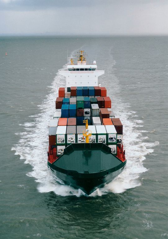 SDH transportiert die Daten in definierten Containern über die Glasfaser SDH transportiert die Daten in definierten Containern über die Glasfaser