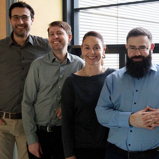 KLAS-Team, v.l.n.r.: Rodrigo Perez-Garcia (MPIKG/TU-Berlin), Dr. Tom Robinson (MPIKG), Katja Schulze (MPIKG), Dr. Arren Bar-Even (MPIMP) KLAS-Team, v.l.n.r.: Rodrigo Perez-Garcia (MPIKG/TU-Berlin), Dr. Tom Robinson (MPIKG), Katja Schulze (MPIKG), Dr. Arren Bar-Even (MPIMP)