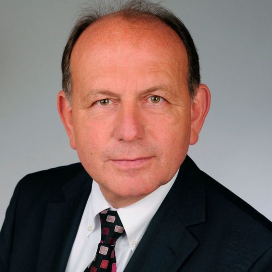 Neu im Aufsichtsrat bei Preh ist Jürgen Weyer. Der 60-jährige Manager folgt auf Dr. Willibert Schleuter, 69, der das Gremium verlassen hat. Neu im Aufsichtsrat bei Preh ist Jürgen Weyer. Der 60-jährige Manager folgt auf Dr. Willibert Schleuter, 69, der das Gremium verlassen hat.