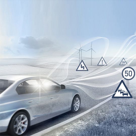 Bis zum Jahr 2025 sollen die Unfallzahlen signifikant sinken. Vernetzte Fahrzeuge mit sicherheitsrelevanten Assistenzsystemen sollen dabei helfen. Bis zum Jahr 2025 sollen die Unfallzahlen signifikant sinken. Vernetzte Fahrzeuge mit sicherheitsrelevanten Assistenzsystemen sollen dabei helfen.