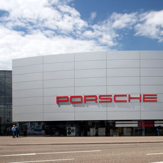 Die Porsche-Niederlassung in Zuffenhausen erhielt nur die Note „mangelhaft“ im Werkstatttest der „Auto Bild“.