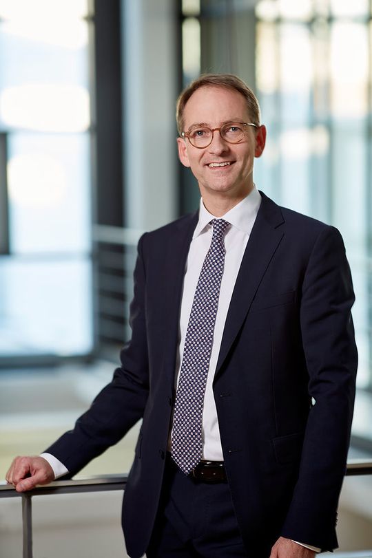 Nach dem erfolgreichen Abschluss der Akquisition von Chemetall verantwortet Martin Jung die Integration dieses Geschäftes in den BASF-Verbund. Nach dem erfolgreichen Abschluss der Akquisition von Chemetall verantwortet Martin Jung die Integration dieses Geschäftes in den BASF-Verbund.