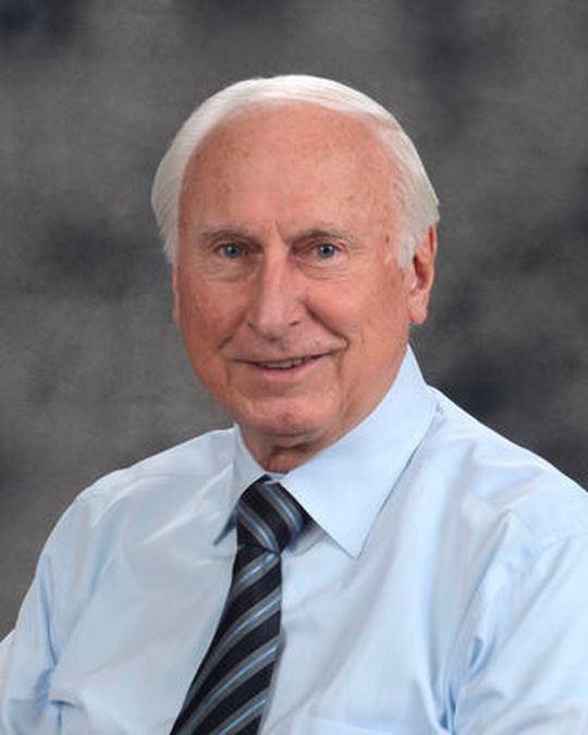 Freude über die Auszeichnung: Ray Stata, Mitgründer und Chairman of the Board von Analog Devices, zeigte sich stolz und geehrt über die Ehrung durch das IEEE und dankte den Mitarbeitern des Unternehmens. Freude über die Auszeichnung: Ray Stata, Mitgründer und Chairman of the Board von Analog Devices, zeigte sich stolz und geehrt über die Ehrung durch das IEEE und dankte den Mitarbeitern des Unternehmens.
