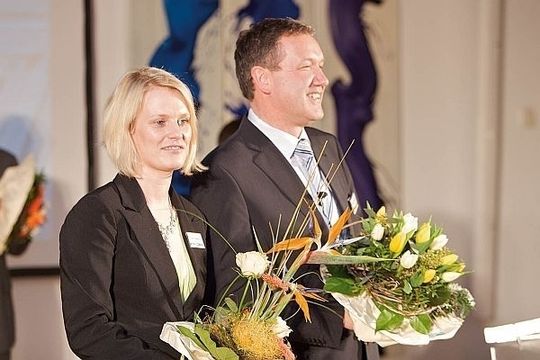 Carly Feenstra, Marketingassistentin Phoenix Contact Didaktik und Klaus Hengsbach, Leiter Didaktik Phoenix Contact, organisierten den internationalen Bildungswettbewerbs „xplore New Automation Award Carly Feenstra, Marketingassistentin Phoenix Contact Didaktik und Klaus Hengsbach, Leiter Didaktik Phoenix Contact, organisierten den internationalen Bildungswettbewerbs „xplore New Automation Award