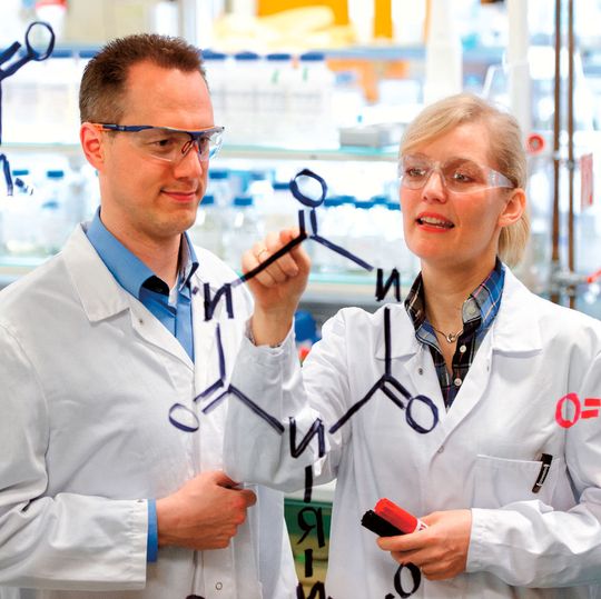 Die Wissenschaftler von Covestro wollen, dass verschiedene Industriezweige von ihrem Forschungsvorhaben profitieren. Die Wissenschaftler von Covestro wollen, dass verschiedene Industriezweige von ihrem Forschungsvorhaben profitieren.