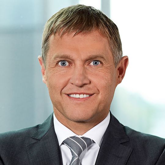 Ralf Göttel wurde vom Aufsichtsrat zum 1. April 2017 als Vorstandsvorsitzender der Benteler International AG berufen. Ralf Göttel wurde vom Aufsichtsrat zum 1. April 2017 als Vorstandsvorsitzender der Benteler International AG berufen.