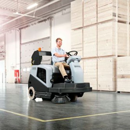 Innovative Steuerungssysteme der Aufsitzkehrmaschine SW5500 stellen Kehrergebnisse und bestmögliche Behälterfüllungen sicher. Innovative Steuerungssysteme der Aufsitzkehrmaschine SW5500 stellen Kehrergebnisse und bestmögliche Behälterfüllungen sicher.