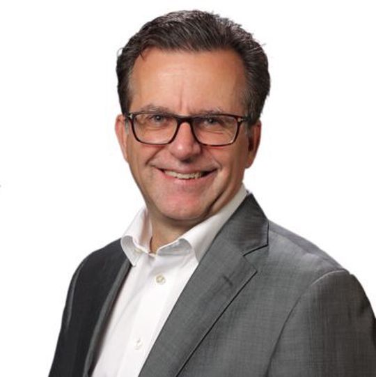 Stefan Steyerl: Director Sales Automotive und Director Sales Central Europe bei Analog Devices Stefan Steyerl: Director Sales Automotive und Director Sales Central Europe bei Analog Devices