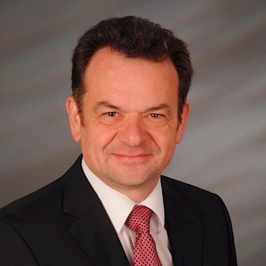 Dr.-Ing. Reinhard Pfendtner ist technischer Geschäftsführer bei Weber-Hydraulik. Dr.-Ing. Reinhard Pfendtner ist technischer Geschäftsführer bei Weber-Hydraulik.