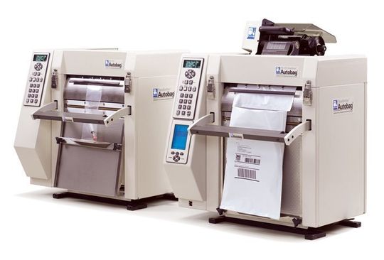 Mit der Beutel-Verpackungsmaschine lassen sich Beutel mit einer Breite von 50 bis 265 mm und einer Länge von 100 bis 450 mm verarbeiten. Mit der Beutel-Verpackungsmaschine lassen sich Beutel mit einer Breite von 50 bis 265 mm und einer Länge von 100 bis 450 mm verarbeiten.