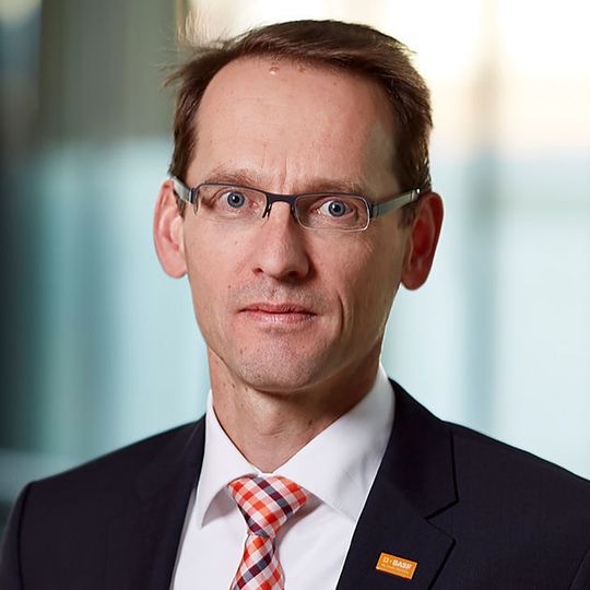 Dr. Thomas Kloster ist seit dem 1. Dezember 2016 neuer Geschäftsbereichsleiter Fahrzeugserienlacke für Europa bei BASF Coatings. Dr. Thomas Kloster ist seit dem 1. Dezember 2016 neuer Geschäftsbereichsleiter Fahrzeugserienlacke für Europa bei BASF Coatings.