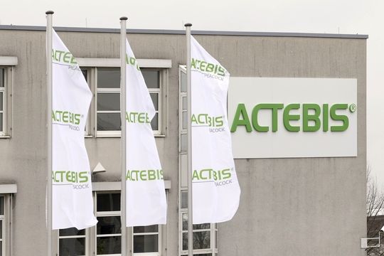 Actebis präsentiert sich ab sofort mit frischen Farben und moderner Schrift. Actebis präsentiert sich ab sofort mit frischen Farben und moderner Schrift.