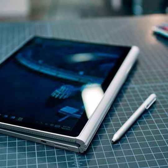 Der uneingeschränkte Zugriff auf Konstruktionsprozesse über mobile Plattformen wie dem Microsoft Surface macht unabhängig vom Standort und ermöglicht weitere Innovationen und Zusammenarbeit. Der uneingeschränkte Zugriff auf Konstruktionsprozesse über mobile Plattformen wie dem Microsoft Surface macht unabhängig vom Standort und ermöglicht weitere Innovationen und Zusammenarbeit.