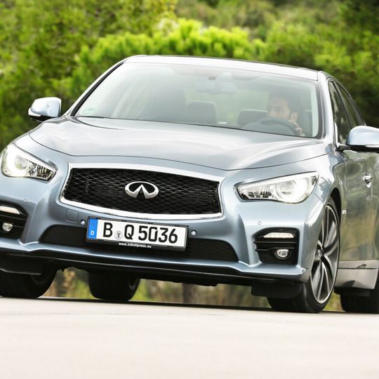 Mit der Infiniti-Mittelklasselimousine gibt es Probleme. Mit der Infiniti-Mittelklasselimousine gibt es Probleme.