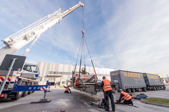 Wenn die Fräsmaschine abgesetzt wird, ist höchste Konzentration geboten.