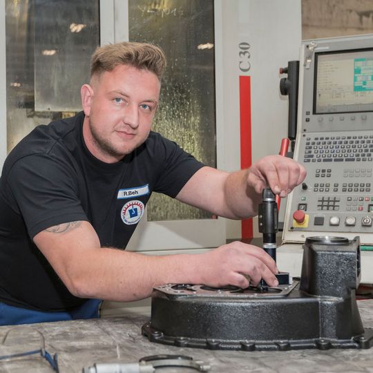 Fertigung auf CNC-Bearbeitungszentren Fertigung auf CNC-Bearbeitungszentren