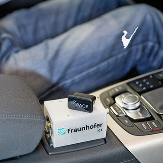 Der Datenlogger des Fraunhofer-ICT soll die Entwickliung bedarfsgerechter neuer Hybrid- und Elektrofahrzeuge vorantreiben. Der Datenlogger des Fraunhofer-ICT soll die Entwickliung bedarfsgerechter neuer Hybrid- und Elektrofahrzeuge vorantreiben.