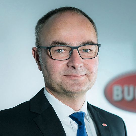 Stefan Ellrott ist neuer Entwicklungschef und Mitglied der Geschäftsführung bei Bugatti. Stefan Ellrott ist neuer Entwicklungschef und Mitglied der Geschäftsführung bei Bugatti.