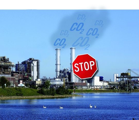 67 Meter ragen die Schornsteine der Gas- und Dampfturbinen-Anlage der BASF in den Himmel. Solche Kraftwerkskonzepte spielen für die gesamte Branche eine wichtige Rolle, wenn es um die Reduktion von CO2-Emmissionen geht. Bild: BASF 67 Meter ragen die Schornsteine der Gas- und Dampfturbinen-Anlage der BASF in den Himmel. Solche Kraftwerkskonzepte spielen für die gesamte Branche eine wichtige Rolle, wenn es um die Reduktion von CO2-Emmissionen geht. Bild: BASF