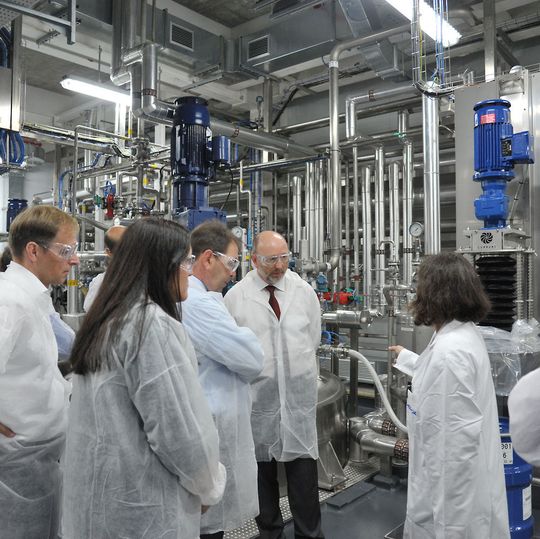 Die FDA-auditierte Produktionsstätte am spanischen Merck-Standort Mollet des Vallès erfüllt alle Behördenanforderungen. Die FDA-auditierte Produktionsstätte am spanischen Merck-Standort Mollet des Vallès erfüllt alle Behördenanforderungen.