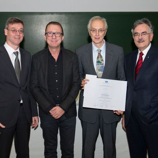Verleihung der Wilhelm Manchot-Forschungsprofessur 2016: (v.l.n.r.) Prof. Kai-Olaf M. Hinrichsen (Dekan der Chemie-Fakultät der TU München), Dr. Nenad M. Marković, Thomas Manchot (Vorstand der Jürgen Manchot-Stiftung), Prof. Wolfgang A. Herrmann (Präsident, TU München). Verleihung der Wilhelm Manchot-Forschungsprofessur 2016: (v.l.n.r.) Prof. Kai-Olaf M. Hinrichsen (Dekan der Chemie-Fakultät der TU München), Dr. Nenad M. Marković, Thomas Manchot (Vorstand der Jürgen Manchot-Stiftung), Prof. Wolfgang A. Herrmann (Präsident, TU München).
