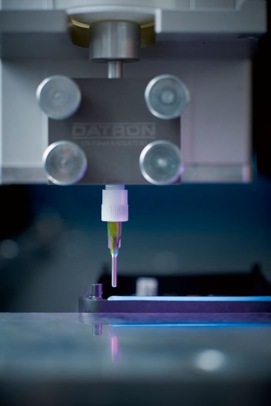 Semicosil 811 ist der neue, schnell vernetzende Silicon-Dichtklebstoff für Elektronikanwendungen von Wacker. Semicosil 811 ist der neue, schnell vernetzende Silicon-Dichtklebstoff für Elektronikanwendungen von Wacker.