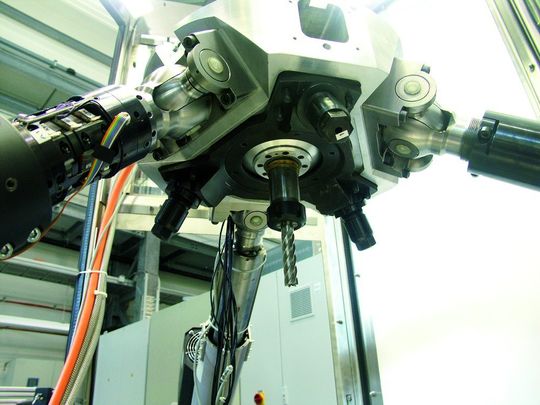 Die Feinpositionierung per Piezoaktorik beschränkt sich nicht nur auf die Korrektur oder Einstellung der Spindellage. Die Modularität lässt auch die Integration als adaptiv einstellbarer Tisch zu. Bild IWU Die Feinpositionierung per Piezoaktorik beschränkt sich nicht nur auf die Korrektur oder Einstellung der Spindellage. Die Modularität lässt auch die Integration als adaptiv einstellbarer Tisch zu. Bild IWU
