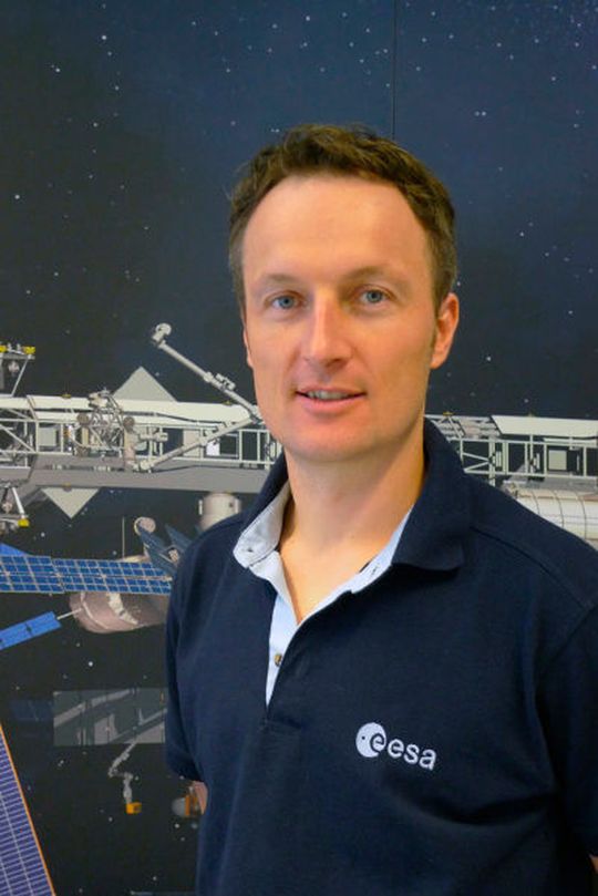Neuer deutscher Astronaut: Der Saarländer Matthias Maurer wird nach derzeitiger Planung am 16. Februar offiziell in das Team der ESA-Astronauten eintreten, wie ein Sprecher der Europäischen Raumfahrtagentur (ESA) in Köln am Donnerstag bestätigte. Neuer deutscher Astronaut: Der Saarländer Matthias Maurer wird nach derzeitiger Planung am 16. Februar offiziell in das Team der ESA-Astronauten eintreten, wie ein Sprecher der Europäischen Raumfahrtagentur (ESA) in Köln am Donnerstag bestätigte.