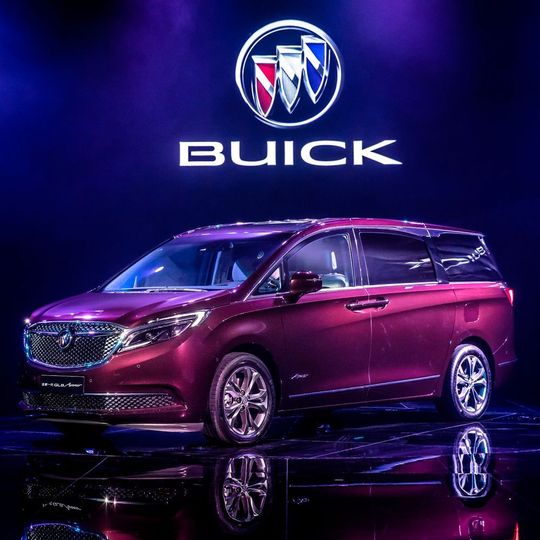 Die großen Heckseitenscheiben des neuen Buick GL8 wiegen drei Kilogramm weniger als Glas. Die großen Heckseitenscheiben des neuen Buick GL8 wiegen drei Kilogramm weniger als Glas.