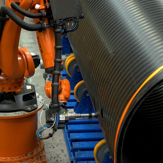 KUKA supplies technology package to Asset International in Wales for milling Weholite pipes measuring up to 3.5 meters in diameter. KUKA supplies technology package to Asset International in Wales for milling Weholite pipes measuring up to 3.5 meters in diameter.