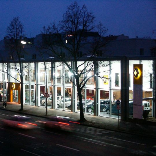 Stammsitz der Autohaus-Gruppe Gotthard König: der Renault-Betrieb in Berlin Schöneberg. Stammsitz der Autohaus-Gruppe Gotthard König: der Renault-Betrieb in Berlin Schöneberg.
