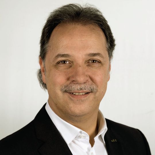 Frank Jolliet, Leiter Projektvertrieb Fördertechnik, SSI SCHÄFER: „Das WEASEL ist eine flexible wie auch wirtschaftliche Transportlösung, die sich einfach in bestehende Infrastrukturen integrieren lässt.“ Frank Jolliet, Leiter Projektvertrieb Fördertechnik, SSI SCHÄFER: „Das WEASEL ist eine flexible wie auch wirtschaftliche Transportlösung, die sich einfach in bestehende Infrastrukturen integrieren lässt.“