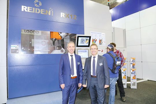 Reiden-Geschäftsführer Ruedi Willimann (rechts) und Daniel Lustenberger, Marketing- und Verkaufsleiter, präsentieren auf der Prodex 2016 das neue 5-Achs-Bearbeitungszentrum RX 12 von Reiden – eine kompakt konstruierte Maschine mit Fräs-Dreh-Technologie. Reiden-Geschäftsführer Ruedi Willimann (rechts) und Daniel Lustenberger, Marketing- und Verkaufsleiter, präsentieren auf der Prodex 2016 das neue 5-Achs-Bearbeitungszentrum RX 12 von Reiden – eine kompakt konstruierte Maschine mit Fräs-Dreh-Technologie.