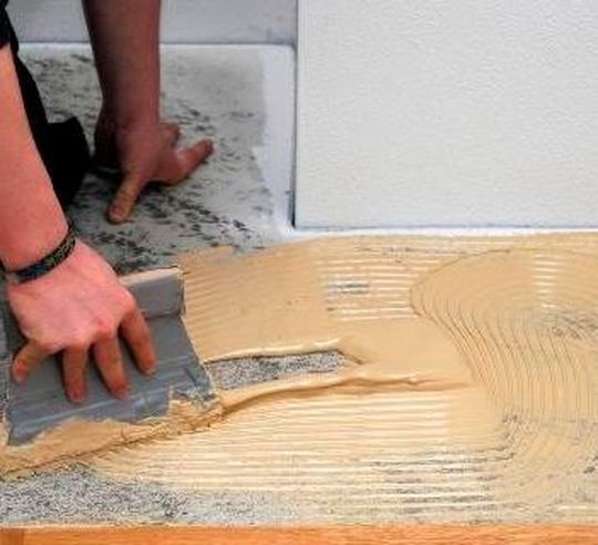 Auf der European Coatings Show stellt der Münchener Chemiekonzern Wacker unter anderem Geniosil XM 20 vor. Es handelt sich um einen alpha-silanterminierten Polyether, der die Formulierung weichmacherfreier elastischer Klebstoffe mit extrem hoher Dehnbarkeit ermöglicht. Typische Anwendungen sind Parkettkleber und universell haftende Dichtklebstoffe. Auf der European Coatings Show stellt der Münchener Chemiekonzern Wacker unter anderem Geniosil XM 20 vor. Es handelt sich um einen alpha-silanterminierten Polyether, der die Formulierung weichmacherfreier elastischer Klebstoffe mit extrem hoher Dehnbarkeit ermöglicht. Typische Anwendungen sind Parkettkleber und universell haftende Dichtklebstoffe.