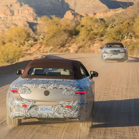 Die Tests des neuen Mercedes-Benz Cabrios sind in den letzten Zügen. Die Tests des neuen Mercedes-Benz Cabrios sind in den letzten Zügen.