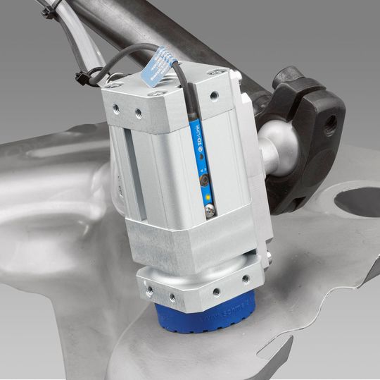 Schmalz stellt eine neue Magnetgreiferbaureihe vor. Die Variante HT (High Temperature) eignet sich für die Handhabung im Hochtemperaturbereich. Schmalz stellt eine neue Magnetgreiferbaureihe vor. Die Variante HT (High Temperature) eignet sich für die Handhabung im Hochtemperaturbereich.