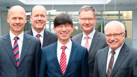 Dr. Martin Heubeck (links außen) scheidet als Geschäftsführer und CFO der Unternehmensgruppe aus. Dr. Martin Heubeck (links außen) scheidet als Geschäftsführer und CFO der Unternehmensgruppe aus.