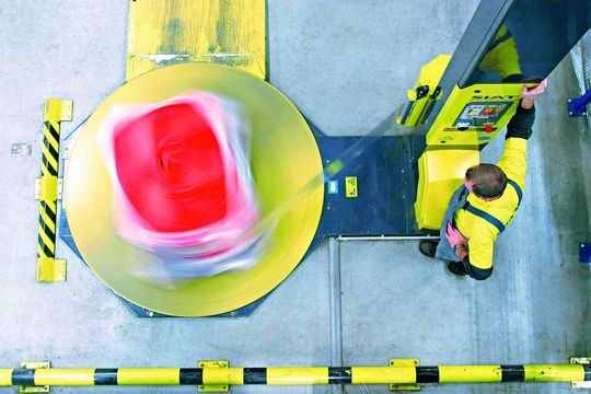 Über einer Million Kunden beliefert Kaiser + Kraft Europa mit unterschiedlichsten Materialien und Geräten. Über einer Million Kunden beliefert Kaiser + Kraft Europa mit unterschiedlichsten Materialien und Geräten.