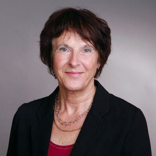Maria Krautzberger, Präsidentin des Umweltbundesamtes: "Wir müssen über Mindestanforderungen an Produktlebensdauer und Qualität nachdenken – eine Art Mindesthaltbarkeit für Elektro- und Elektronikgeräte." Maria Krautzberger, Präsidentin des Umweltbundesamtes: "Wir müssen über Mindestanforderungen an Produktlebensdauer und Qualität nachdenken – eine Art Mindesthaltbarkeit für Elektro- und Elektronikgeräte."