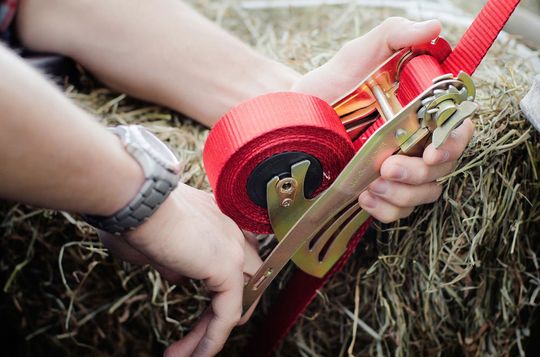 Der selbstaufrollende Automatikzurrgurt Quickloader ist auch für den Profieinsatz geeignet. Der selbstaufrollende Automatikzurrgurt Quickloader ist auch für den Profieinsatz geeignet.