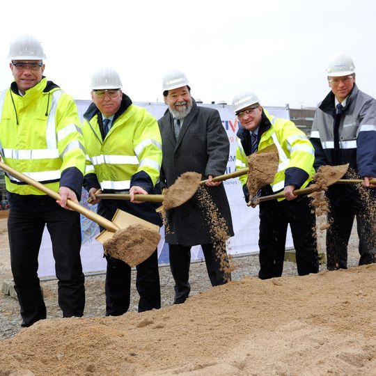 Dr. Matthias Steiner (Momentive), Rich Owins (Momentive), Bernhard Marewski (Mayor Leverkusen), Jack Boss (CEO, Momentive), Dr. Ernst Grigat (Head of Chempark) break ground for Momentive's new NXT Silane plant in Leverkusen, Germany. Dr. Matthias Steiner (Momentive), Rich Owins (Momentive), Bernhard Marewski (Mayor Leverkusen), Jack Boss (CEO, Momentive), Dr. Ernst Grigat (Head of Chempark) break ground for Momentive's new NXT Silane plant in Leverkusen, Germany.