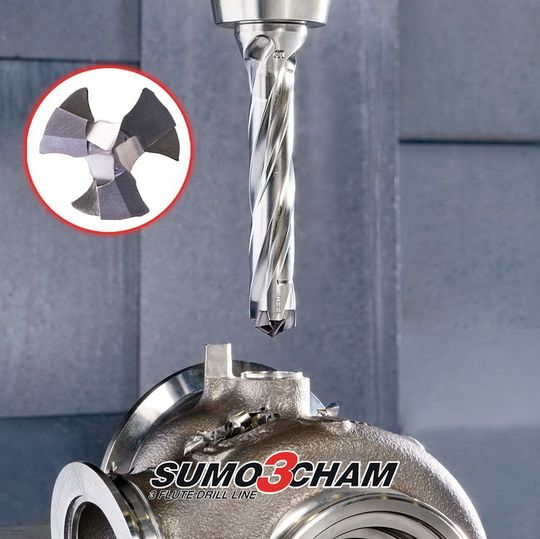 The geometry of the Sumo-3-Cham self-centering head shapes the produced chips optimally to allow smooth evacuation throughout the 3 high helix polished flutes. The geometry of the Sumo-3-Cham self-centering head shapes the produced chips optimally to allow smooth evacuation throughout the 3 high helix polished flutes.