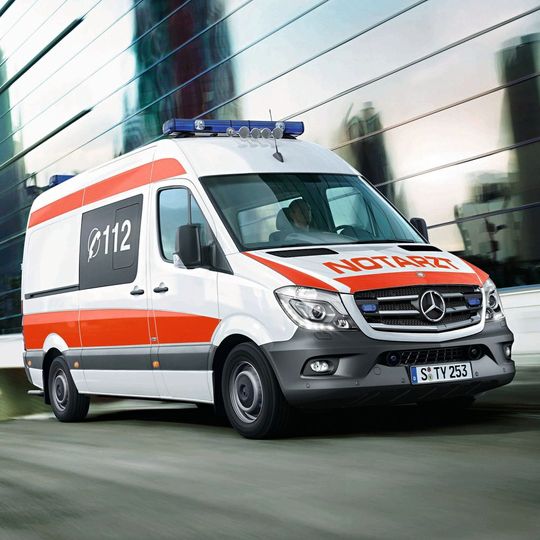 Ein „EVAM“ genanntes System kann mittels RDS die Wiedergabe in anderen Autoradios unterbrechen und vor herannahenden Rettungswagen warnen. Ein „EVAM“ genanntes System kann mittels RDS die Wiedergabe in anderen Autoradios unterbrechen und vor herannahenden Rettungswagen warnen.
