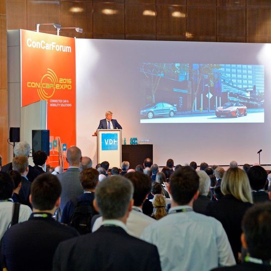 Elmar Frickenstein, Leiter Elektrik/Elektronik und Fahrerarbeitsplatz der BMW Group, eröffnete im vergangenen Jahr die Con Car Expo. Elmar Frickenstein, Leiter Elektrik/Elektronik und Fahrerarbeitsplatz der BMW Group, eröffnete im vergangenen Jahr die Con Car Expo.
