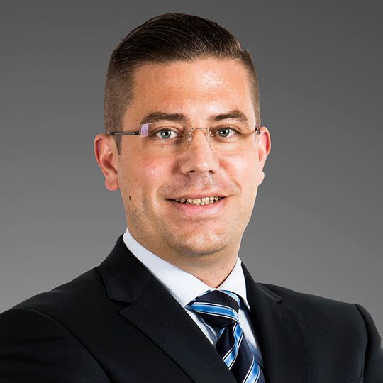 Mathias Miedreich übernimmt zum 1. April 2017 die Geschäftsführung bei Faurecia Clean Mobility. Mathias Miedreich übernimmt zum 1. April 2017 die Geschäftsführung bei Faurecia Clean Mobility.