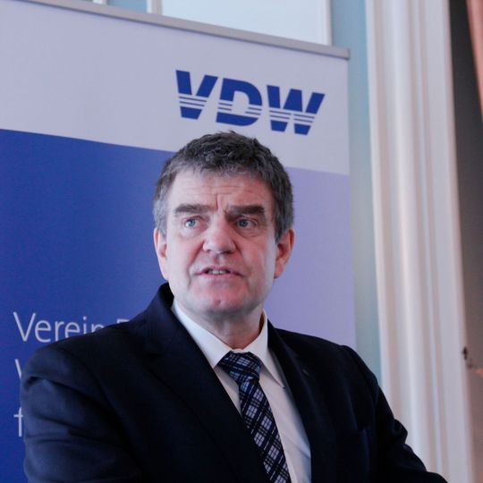 VDW Chairman Prokop: "2017 is characterized by many challenges that offer opportunities to generate new competitive advantages and expand our portfolio." VDW Chairman Prokop: "2017 is characterized by many challenges that offer opportunities to generate new competitive advantages and expand our portfolio."
