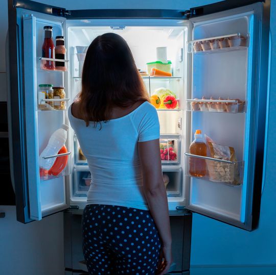 Nahrung stets im Blick: Forscher zeigen an neuronalem Schaltkreis, warum unsere Gedanken immerzu ums Essen kreisen. Nahrung stets im Blick: Forscher zeigen an neuronalem Schaltkreis, warum unsere Gedanken immerzu ums Essen kreisen.