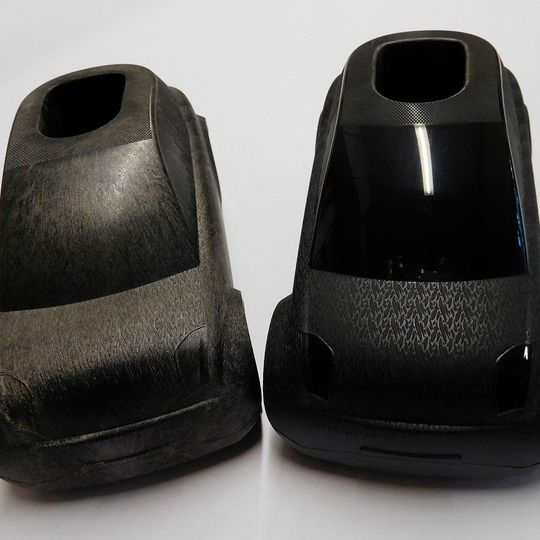 A piece produced with conventional foaming technologies next to a version made with the BKL-Lasertechnik process. A piece produced with conventional foaming technologies next to a version made with the BKL-Lasertechnik process.